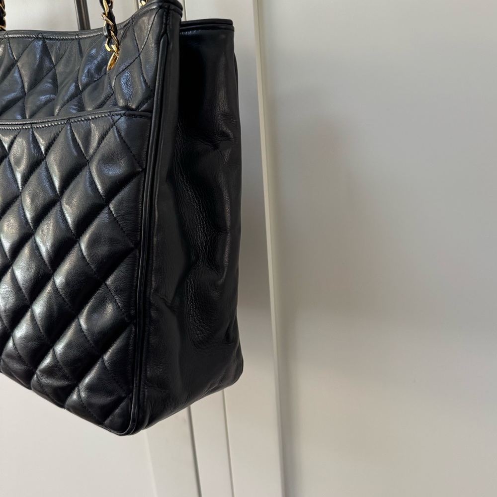 CHANEL Vintage Medallion Tote Black Quilted Lambskin Gold Chain Shoulder Bag - Picture 6 of 16
